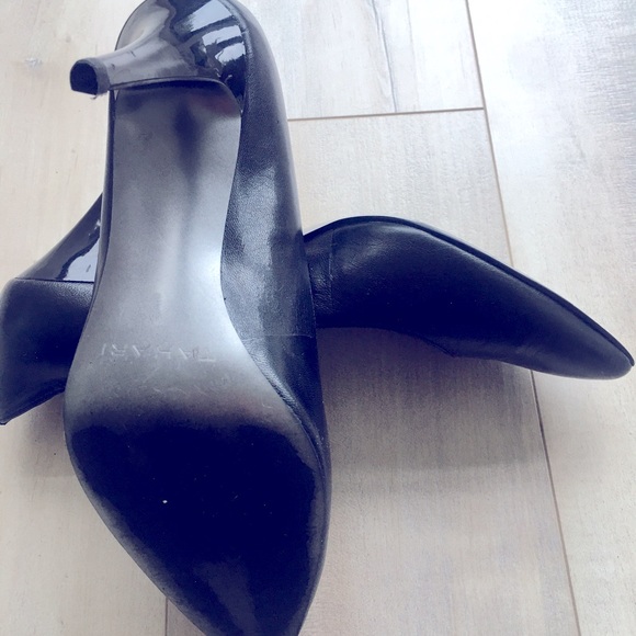 TAHARI - Black leather stilettos pointed toes 8.5 - Picture 7 of 8
